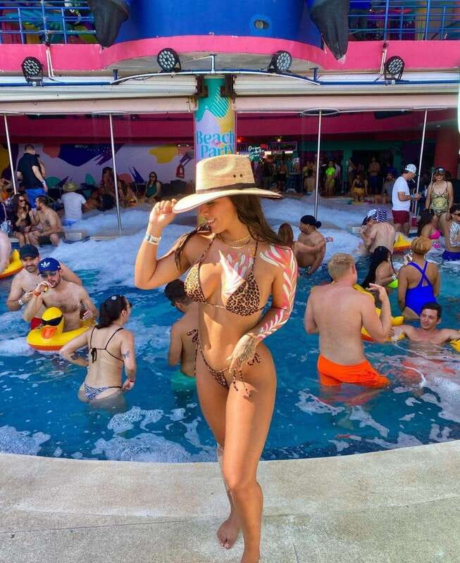 Premium Beach Party Coco Bongo - Drinks, snacks, and the table question
