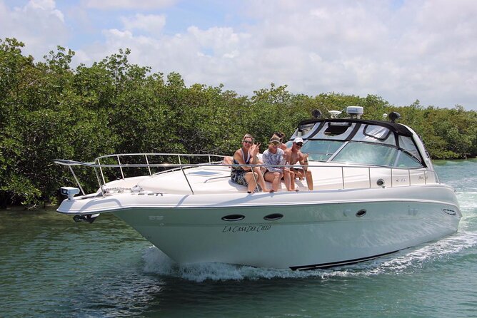 Private 50FT Yacht Rental in Cancún P8 - The crew can make or break the day