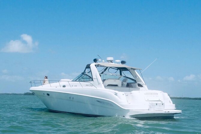 Private 50FT Yacht Rental in Cancún P8 - The dock fee changes the real price