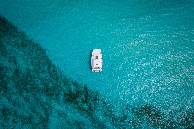 Private All Inclusive Sunset DJ Cruise – 51' Leopard Cancun - The onboard DJ and the party atmosphere