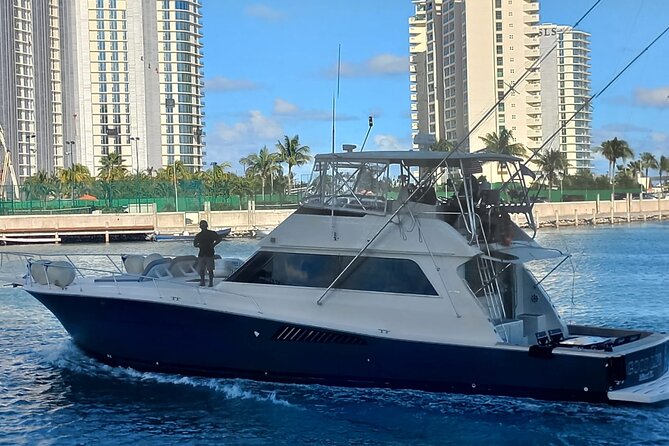 Private Full Day Tour by Yatch in Cancún - Cruising along the Cancun coast