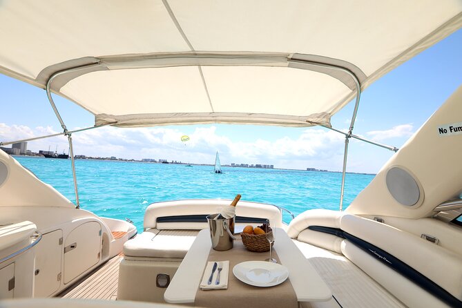 Private Premium Yacht 46FT Rental in Cancún - How the crew shapes the day