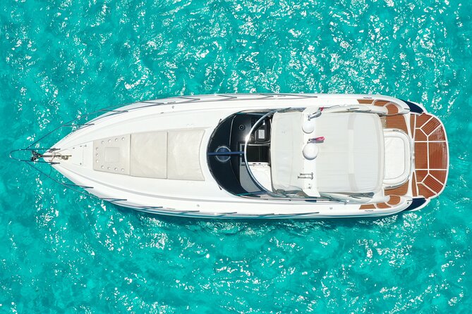 Private Premium Yacht 46FT Rental in Cancún - Four hours: snorkeling and a quick look at Isla Mujeres