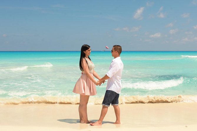 Private Professional Photography Session in Cancun - Meeting your photographer at Forum Beach