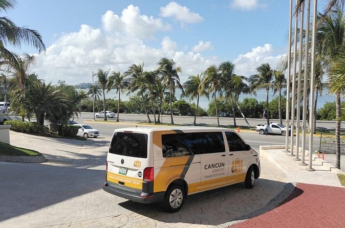 Private Roundtrip Transportation from CUN to Boulevard Kukulcan - What the airport arrival process feels like