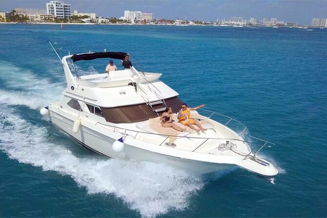 Private SeaRay 47ft Yacht Rental Cancun 23P6 - Crew service and the human side of the trip