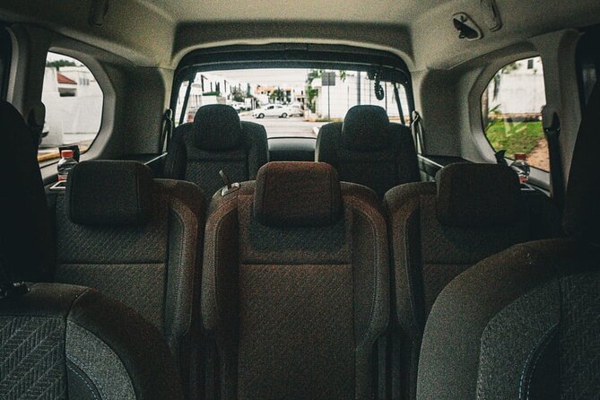 Private transfer Apto Cancun-Playa del Carmen | Viaje Redondo - Finding the driver at Cancun Airport