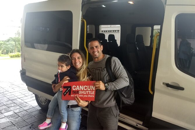 Private Transfer from Cancun Airport to Cancun Hotel Zone - Finding the pickup team at Cancun Airport