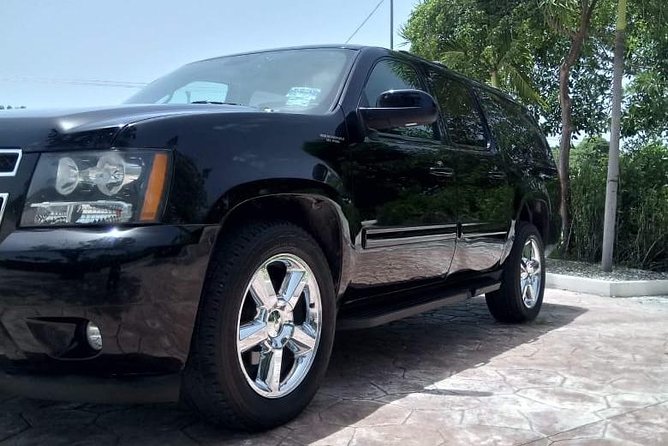 Private transfer round trip (Playa del Carmen) - Finding the driver at your arrival terminal