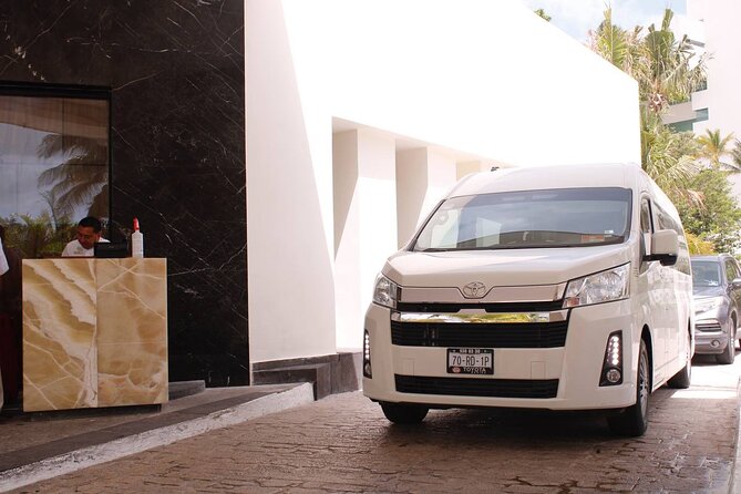 Private transfer to Cancun Airport to Hotel Zone - What the 20 to 40 minute ride is really like