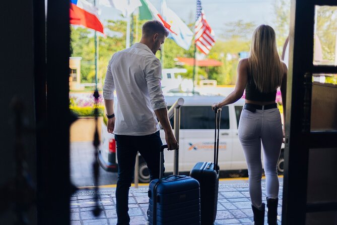 Private Transfer to/from Hotels in Cancun Area - A straight ride from Cancun Airport to your hotel