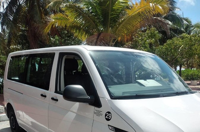 Private Transportation from the Airport to the Cancun hotel zone - Who Will Get the Most Value