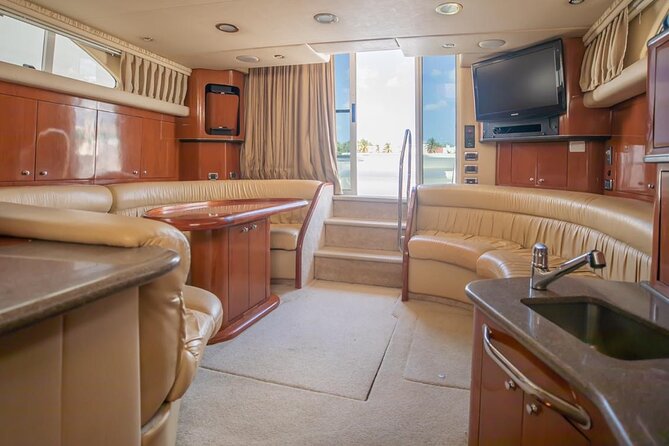 Private Yacht - 46 ft SeaRay Cancun Bay Snorkel 23P4 - The yacht, crew, and onboard comfort