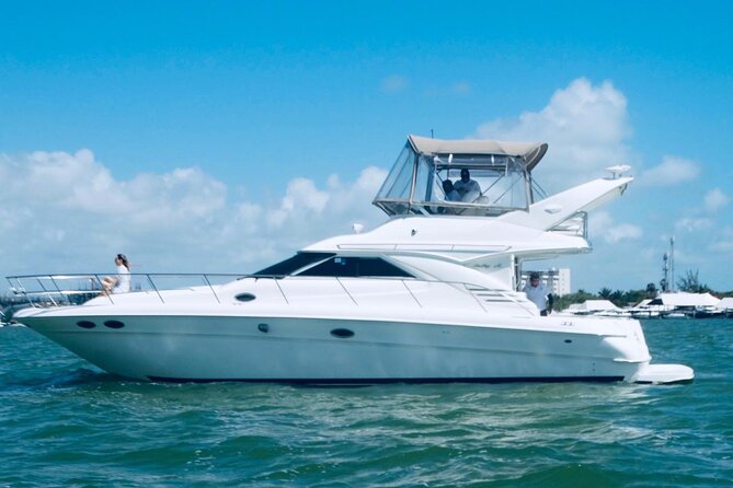 Private Yacht SeaRay 46ft Cancun 25P17 - What is included onboard