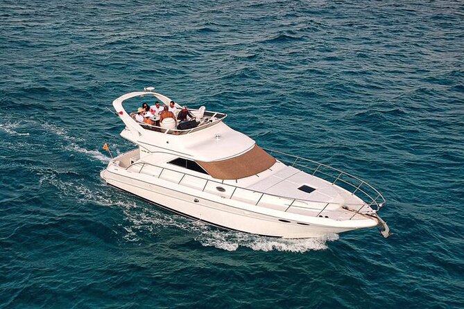 Rent a Private 46ft Yacht in Cancun - The crew and the service