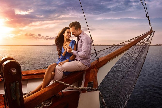 Romantic Experience Sunset Dinner Columbus in Cancun (2x1 price) - Saxophone music and the romantic mood