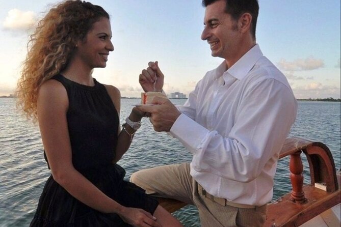 Romantic Experience Sunset Dinner Columbus in Cancun (2x1 price) - Dress, shoes, and comfort