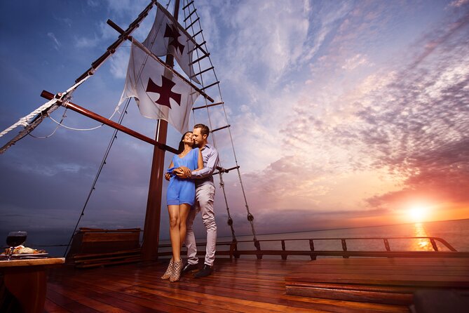 Romantic Sunset Dinner Cruise in Cancun with Open Bar - Open bar and the value of $112