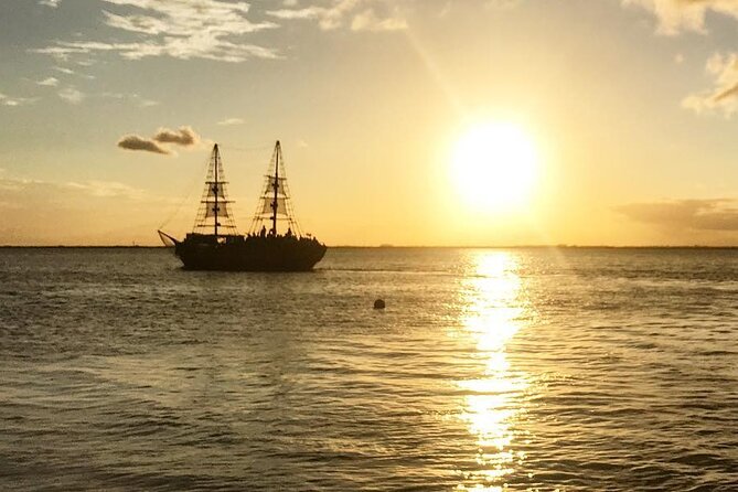 Romantic Sunset Dinner Cruise in Cancun with Open Bar - Booking, cancellation, and weather details