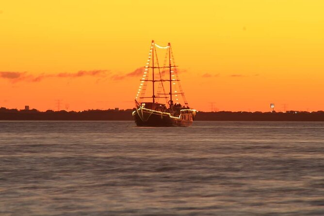 Romantic Sunset Dinner Cruising Experience - Choosing between steak, lobster, and surf and turf