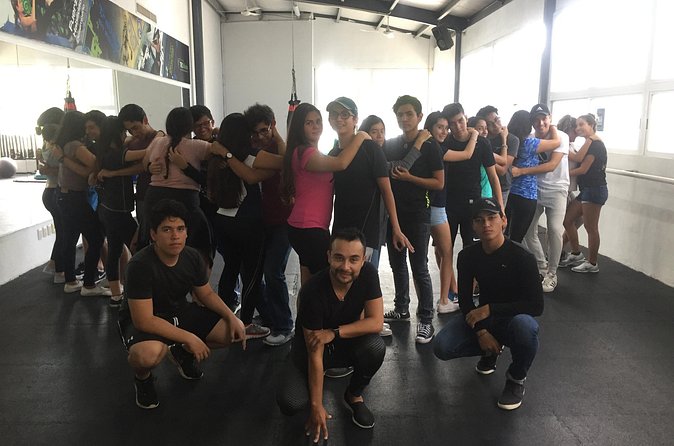 salsa dancing lessons and bachata classes - Bachata basics and the lead-and-follow lesson