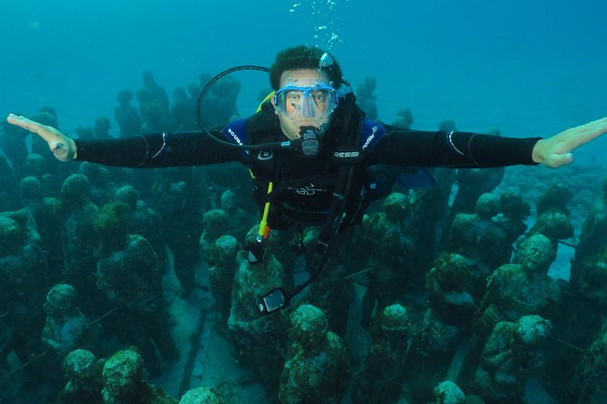 Scuba Diving Under Water Museum and Reef for beginners - Sea conditions and seasickness deserve attention