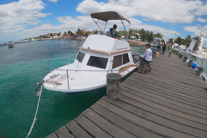 Snorkeling Adventure in Puerto Morelos Includes snack, Water and Round Trip. - Boarding the boat and reaching the reef
