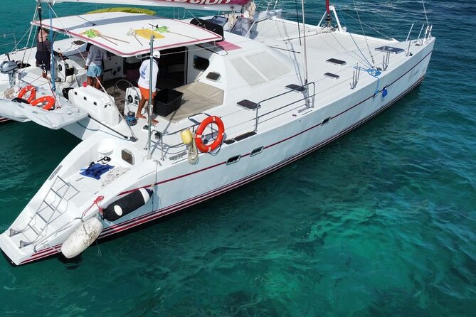 Splendid Isla Mujeres Catamaran: drinks and fun all day! - Lunch and the -18°C Icebar