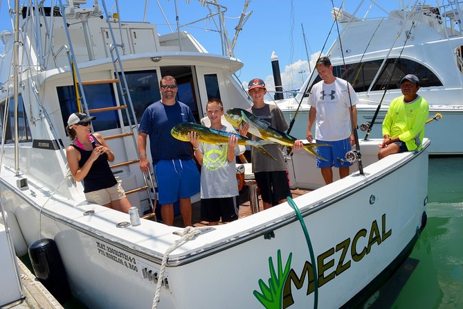 Sport Fishing at the Caribbean Sea. Enjoy an amazing time with friends & family - Drinks, equipment, and the real price