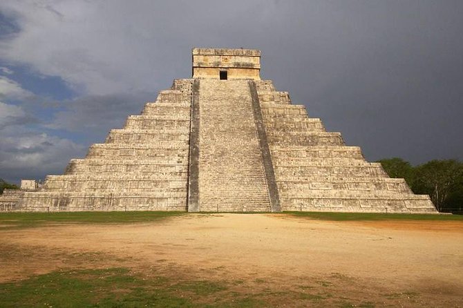 Tour Chichen Itza, 2 Cenotes, and Valladolid from Cancun - Chichen Itza and the pyramid of Kukulcán