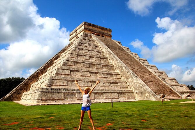 Tour Chichen Itza, 2 Cenotes, and Valladolid from Cancun - Valladolid in 45 minutes