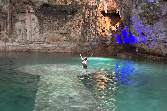 Tour Chichen Itza 2 Cenotes Suytun and Ik-kil - Swimming at Cenote Suytun