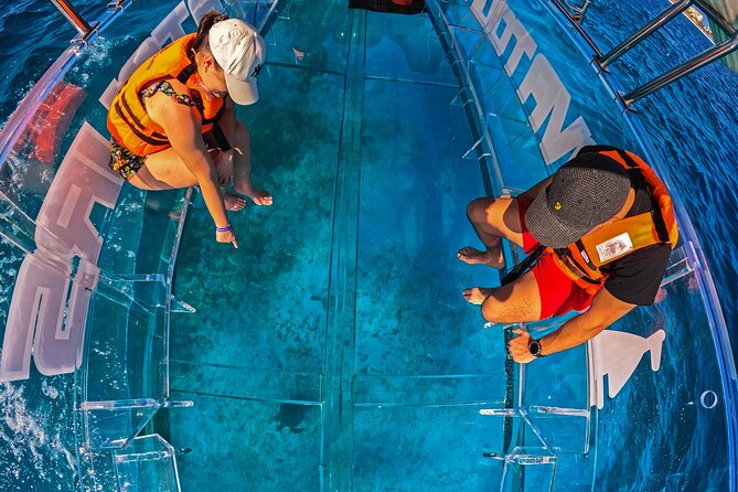 Tour Isla Mujeres excursion in Collective Transparent Boat - Why the 10 a.m. departure may be your best choice