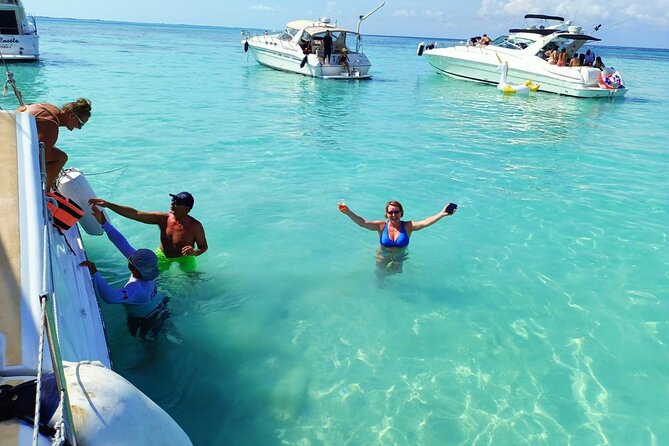 Tour Isla Mujeres Premium - The basic shape of this Cancun catamaran day