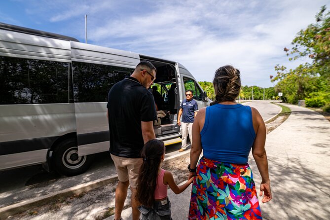 Transporte Privado del aeropuerto de Cancún a Cancún o Riviera - A straightforward start outside Cancun Airport