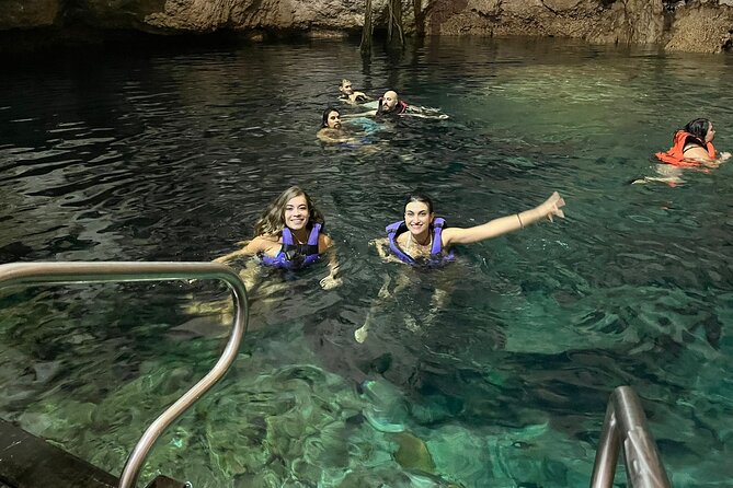 TULUM 4x1 : Archaeological Site, Cenote, 5th Avenue and lunch - Tulum, ruins above the Caribbean Sea