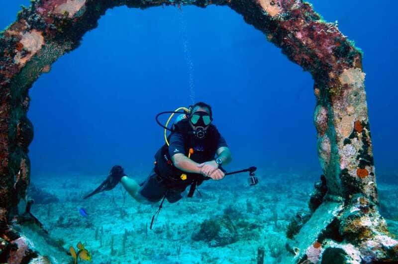Underwater Museum Musa : SCUBA DIVING FOR BEGINNERS - Seeing MUSA beneath Cancun