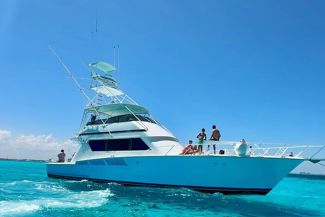 VIP YACHT up to 28 passengers - Isla mujeres snorkel - Setting out from Playa Mujeres