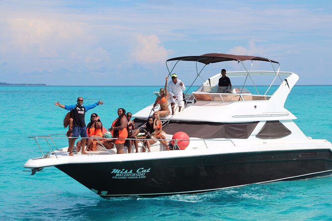 Yacht 48ft Rental in Cancun for up to 15 people - A private yacht built for groups of up to 15