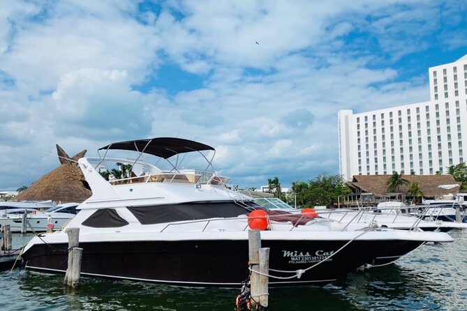 Yacht 48ft Rental in Cancun for up to 15 people - Food, drinks, and what you need to budget