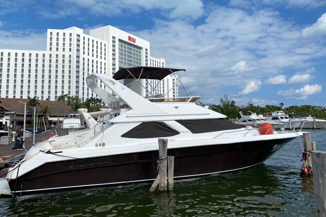Yacht 48ft Rental in Cancun for up to 15 people - Meeting at Sunset Marina
