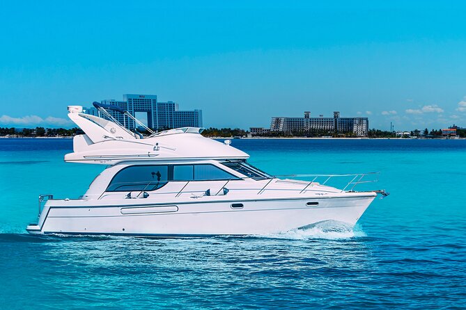 Yacht Meridian 40FT Best Private Rental in Cancun - Snorkeling at the shipwreck site