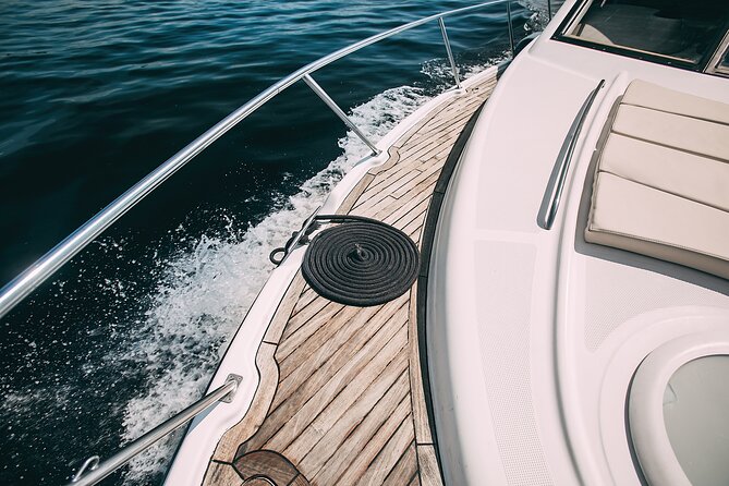 Yacht Meridian 40FT Best Private Rental in Cancun - The boat’s condition and what the word premium means