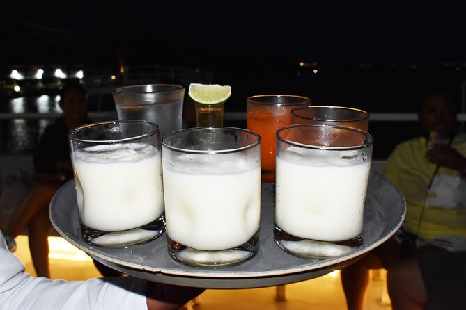Your Romantic Dinner in Cancun, includes national open bar and live music - Sailing through Nichupté Lagoon at sunset