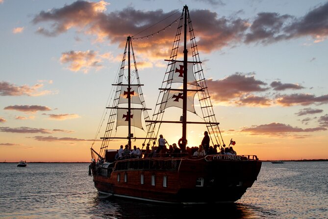 Your Romantic Dinner in Cancun, includes national open bar and live music - What happens at Marina Aquatours